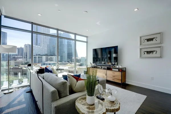 $4,050 | 501 West Avenue, Unit 703, Austin, TX 78701