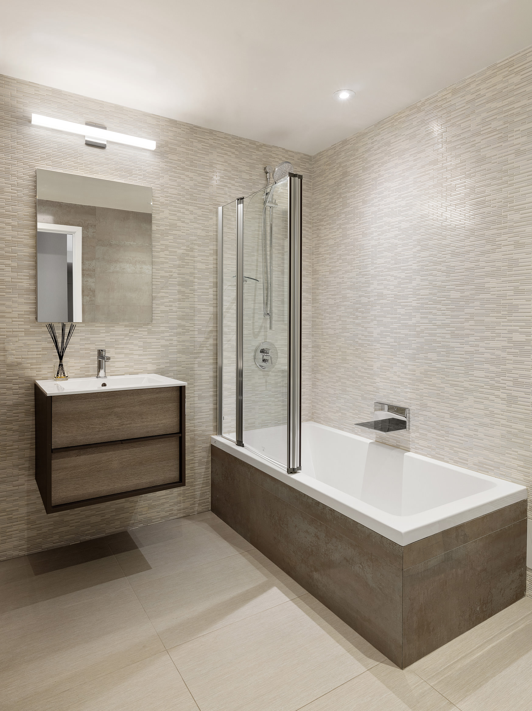 45 Sutton Place South, Unit PHI Manhattan, NY 10022 - Photo 10 of 20 a bathroom with a bathtub and a sink