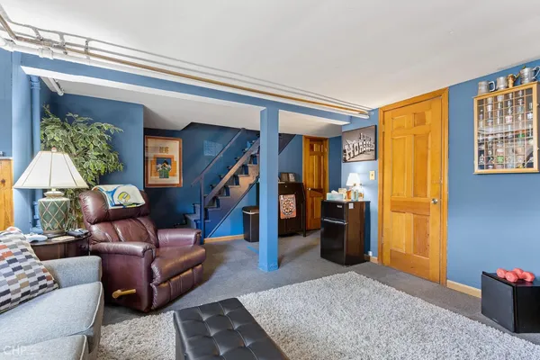 $1,200,000 | 2020 West Waveland Avenue, Chicago, IL 60618