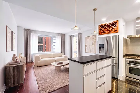 $1,400,000 | 44-27 Purves Street, Unit 8A | Long Island City