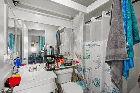 Contact Agent | International Avenue, Canoga Park, CA 91304