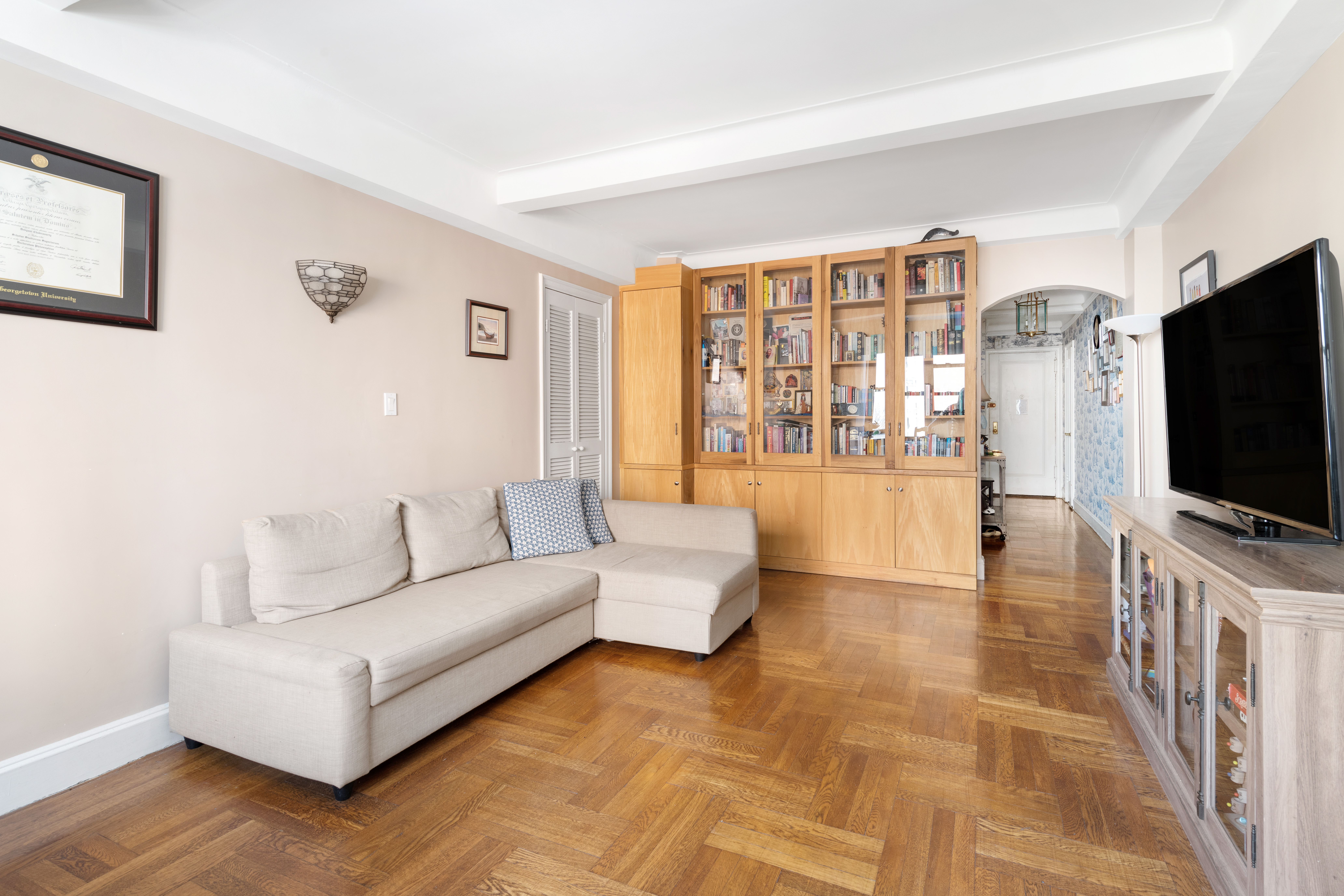 245 East 72nd Street, Unit 8G Manhattan, NY 10021 - Photo 3 of 7