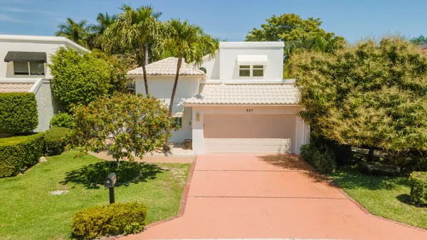 $1,750,000 | 221 Pelican Way, Delray Beach, FL 33483