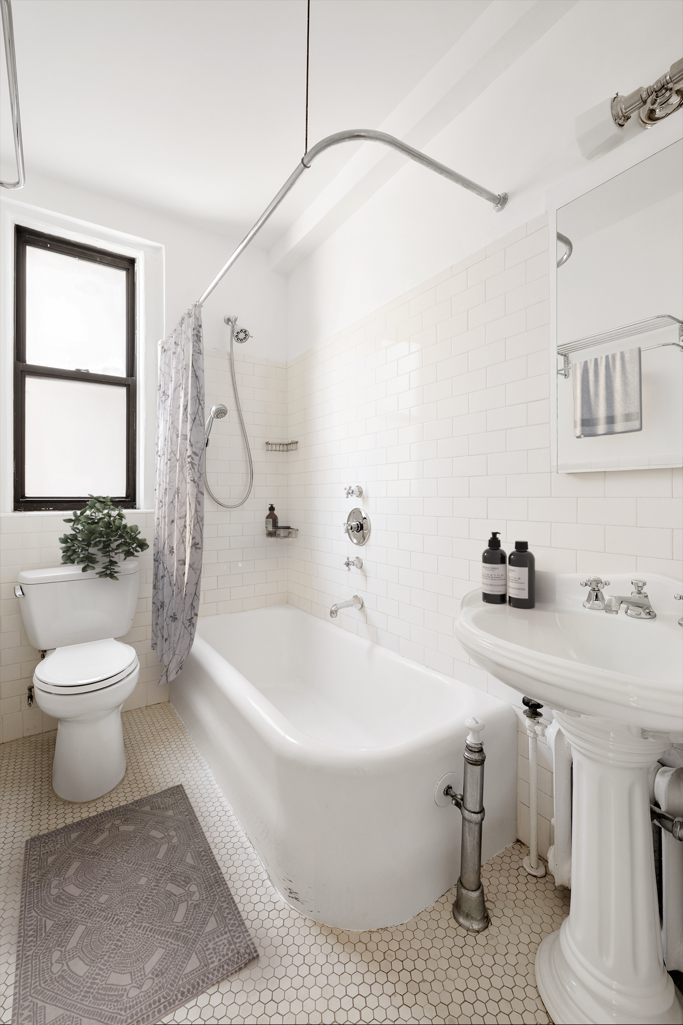 395 Riverside Drive, Unit 7F Manhattan, NY 10025 - Photo 6 of 10 a bathroom with a toilet a sink and a bathtub