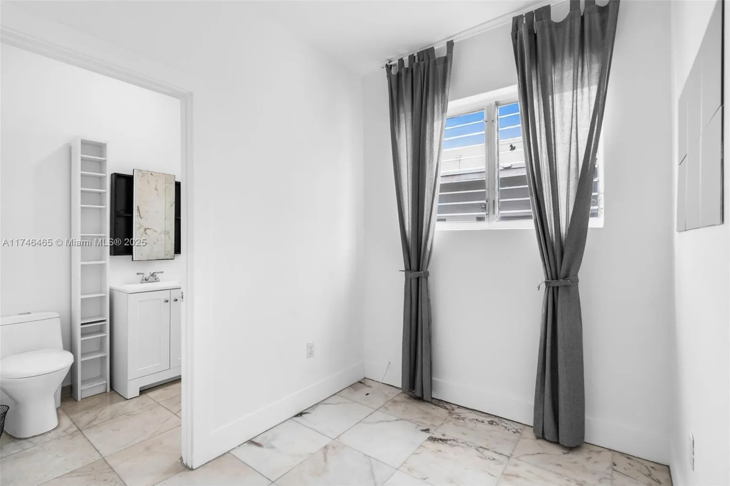 $2,100 | 801 8th Street, Unit 203, Miami Beach, FL 33139