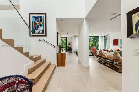 $6,685,000 | 445 Ridgewood Road, Key Biscayne, FL 33149
