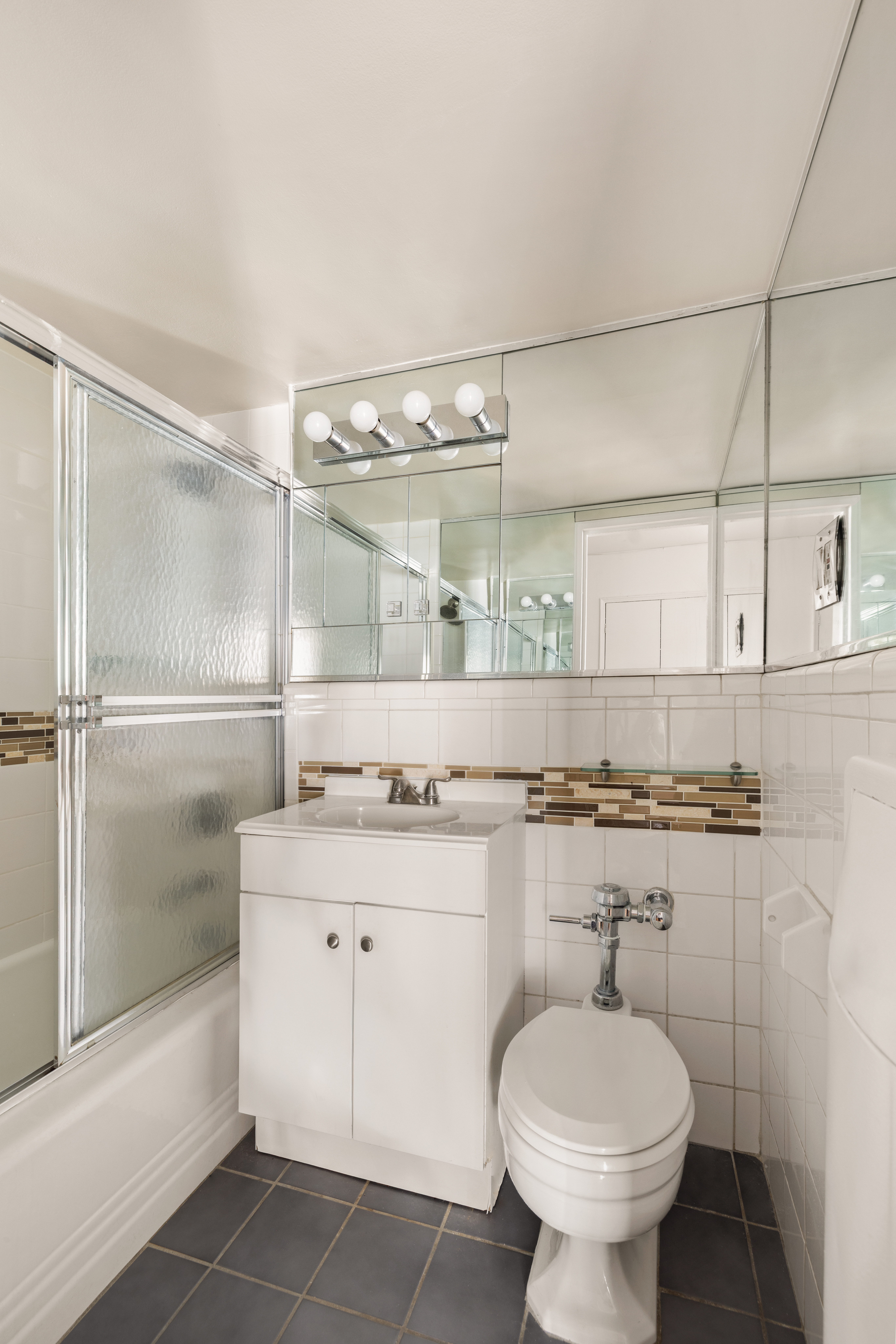 60 Remsen Street, Unit 4F Brooklyn, NY 11201 - Photo 8 of 10 Gallery Image 8