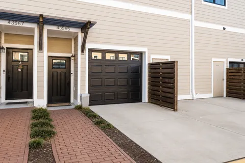 $699,900 | 43565 Michigan Square, Leesburg, VA 20176