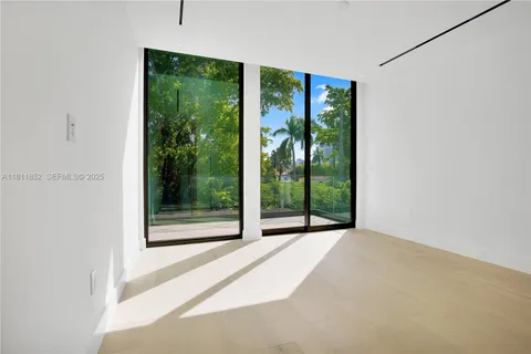 $6,350,000 | 5630 Pine Tree Drive, Miami Beach, FL 33140