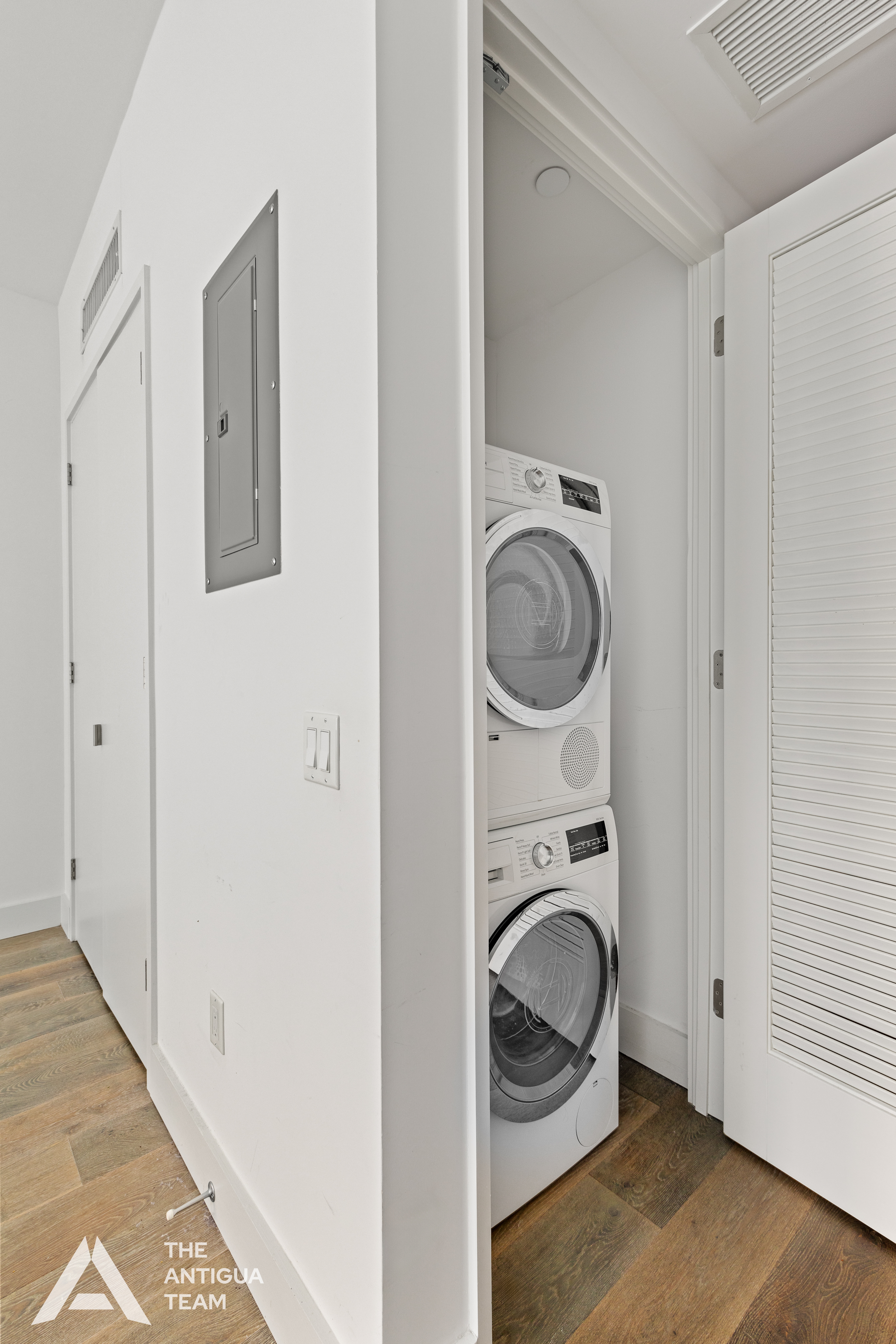 10 Nevins Street, Unit 3H Brooklyn, NY 11217 - Photo 4 of 12 a utility room with dryer and washer