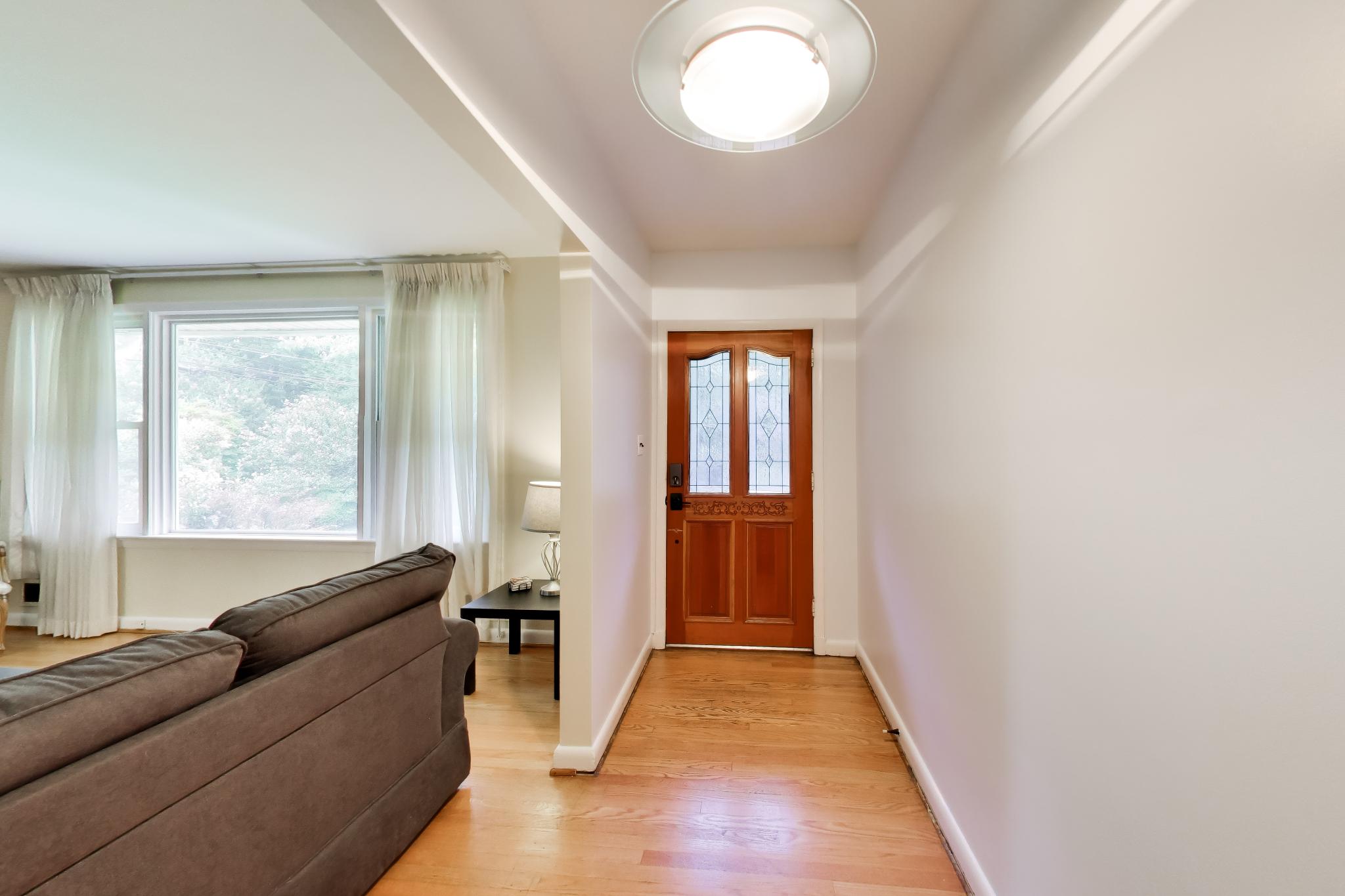 9210 Worth Avenue Silver Spring, MD 20901 - Photo 4 of 45