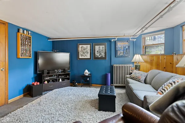 $1,200,000 | 2020 West Waveland Avenue, Chicago, IL 60618