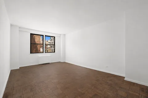 $1,549,000 | 201 East 21st Street, Unit 8S | Gramercy