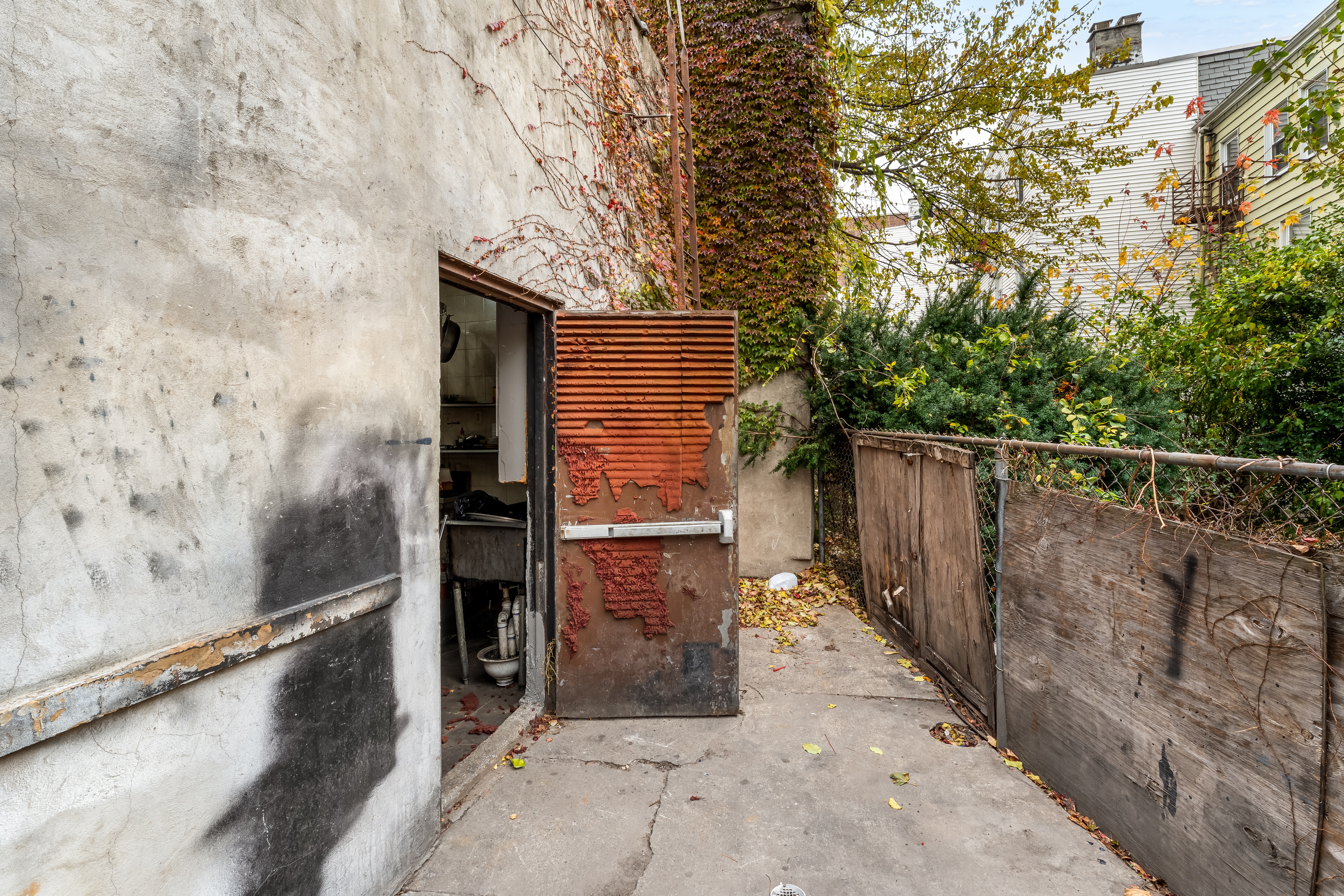 646 Newark Avenue, Unit COMMERCIAL Jersey City, NJ 07306 - Photo 35 of 35 a backyard of a house