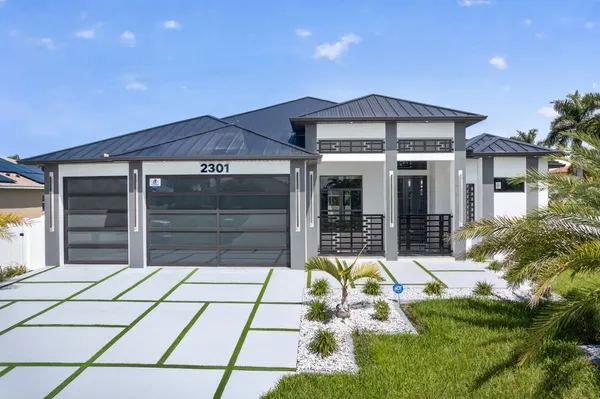 $950,000 | 2301 Southwest 39th Terrace, Cape Coral, FL 33914