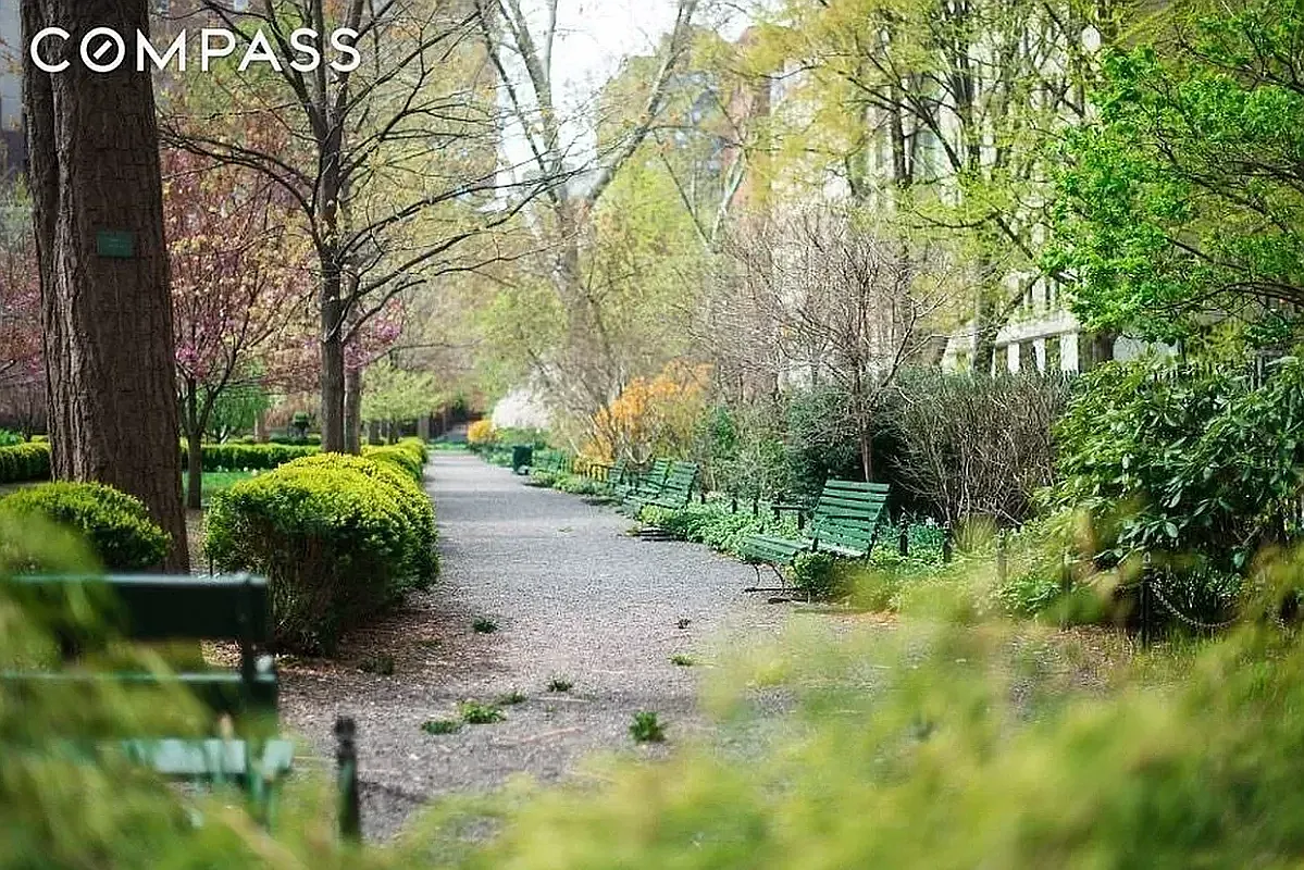 145 East 22nd Street, Unit 4A Manhattan, NY 10010 - Photo 12 of 14 a backyard of a house with a yard and outdoor seating
