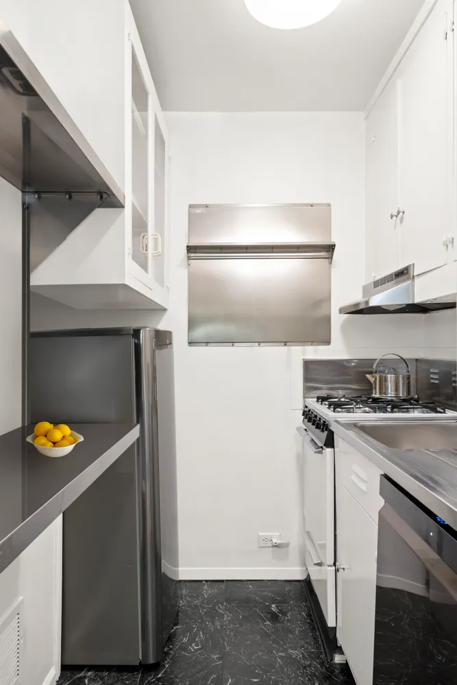 $6,500 | 24 West 55th Street, Unit 2E | Midtown Central