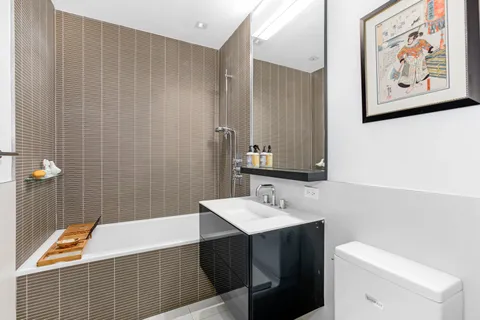 $2,295,000 | 300 East 23rd Street, Unit PHA | Gramercy