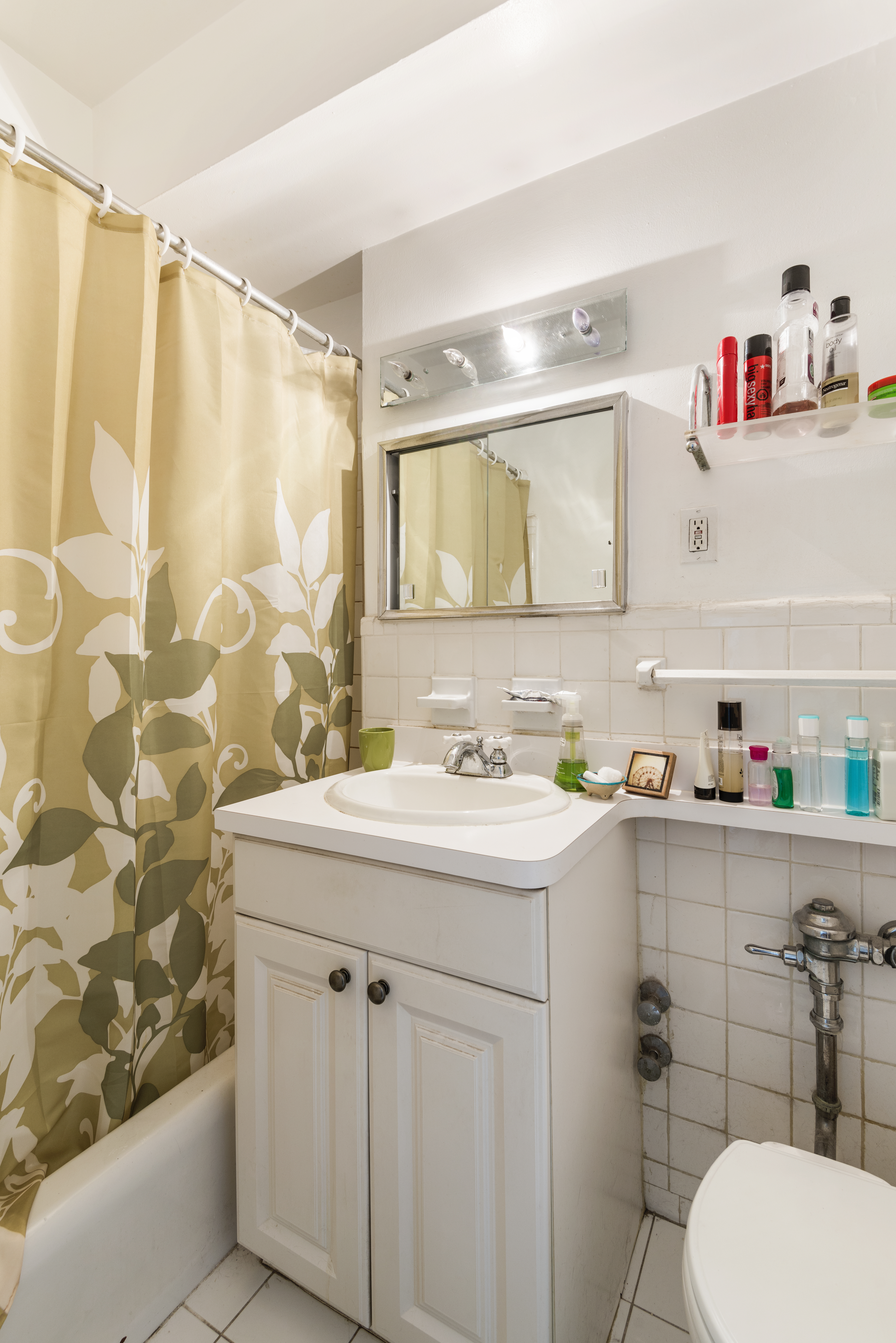 240 East 46th Street, Unit 2H Manhattan, NY 10017 - Photo 3 of 5