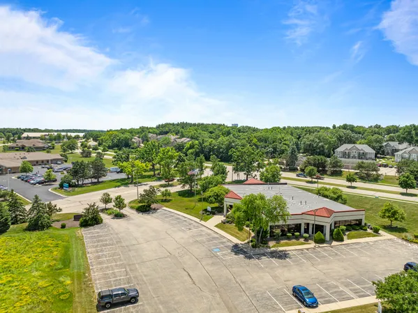 $7,894 | 751 Geneva Parkway North, Unit SUITES 1, Lake Geneva, WI 53147