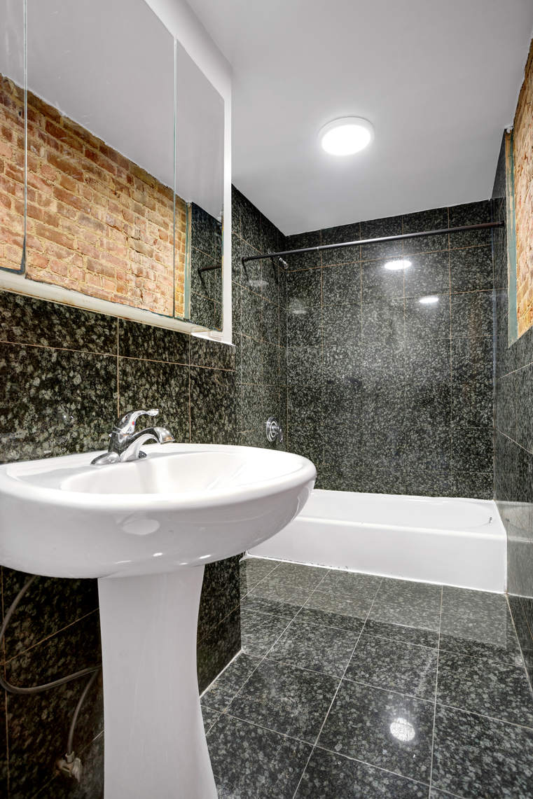 324 East 94th Street, Unit 3R Manhattan, NY 10128 - Photo 8 of 8