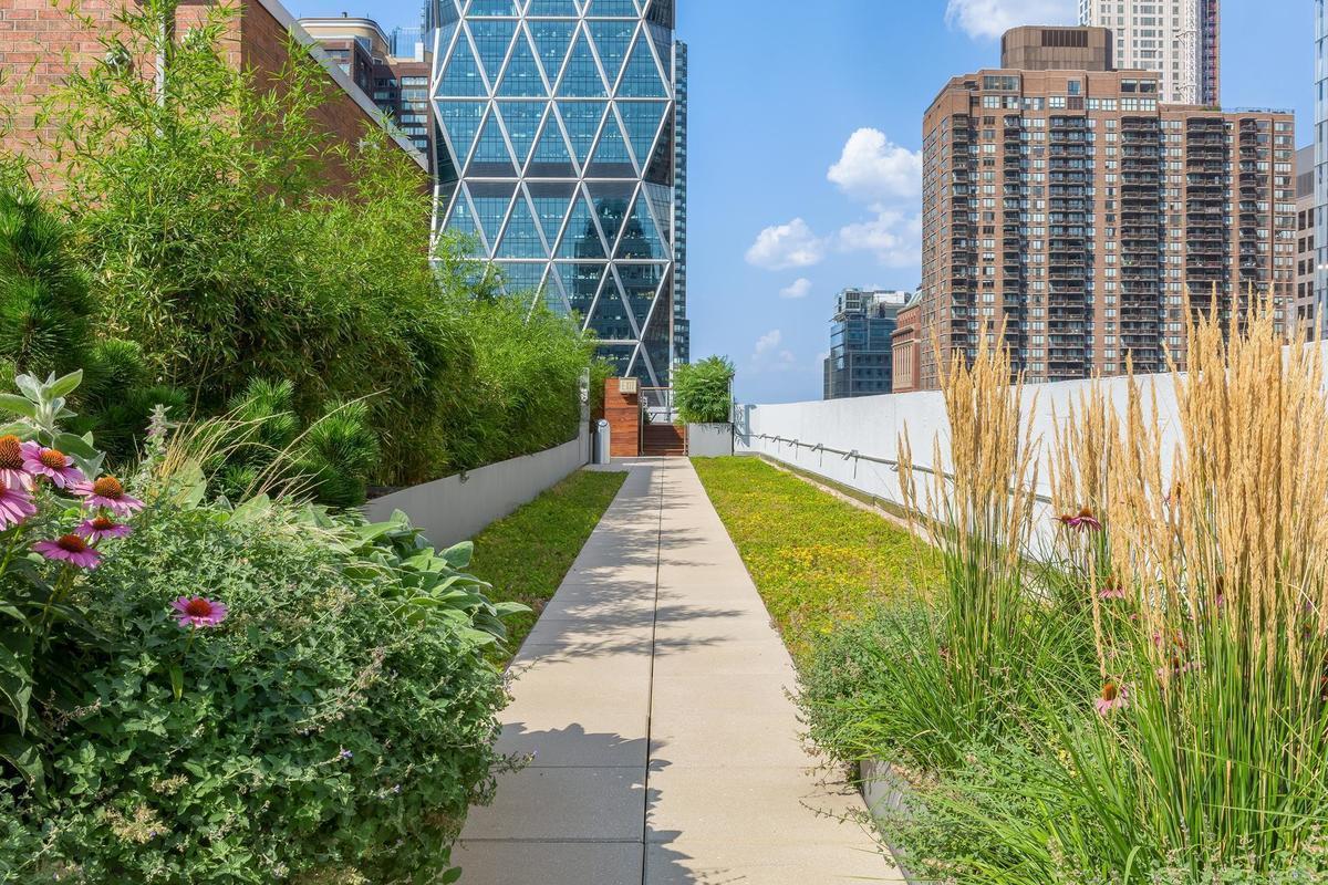 301 West 53rd Street, Unit 21B Manhattan, NY 10019 - Photo 11 of 20 a view of building with garden