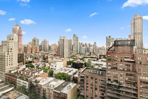 $4,300 | 345 East 80th Street, Unit 22L | Upper East Side