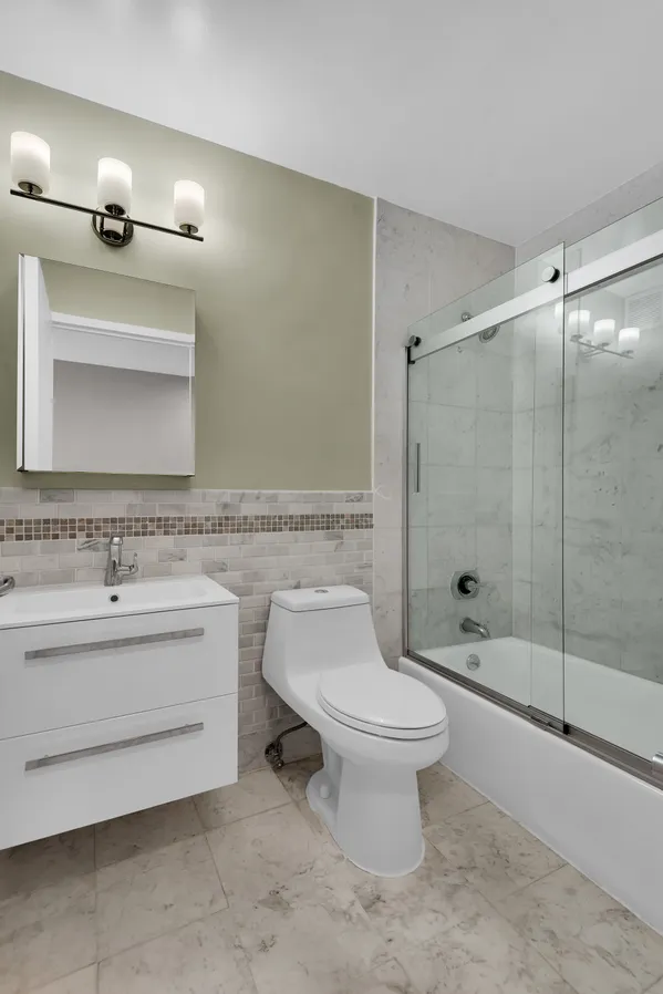 $1,275,000 | 2373 Broadway, Unit 922 | Upper West Side