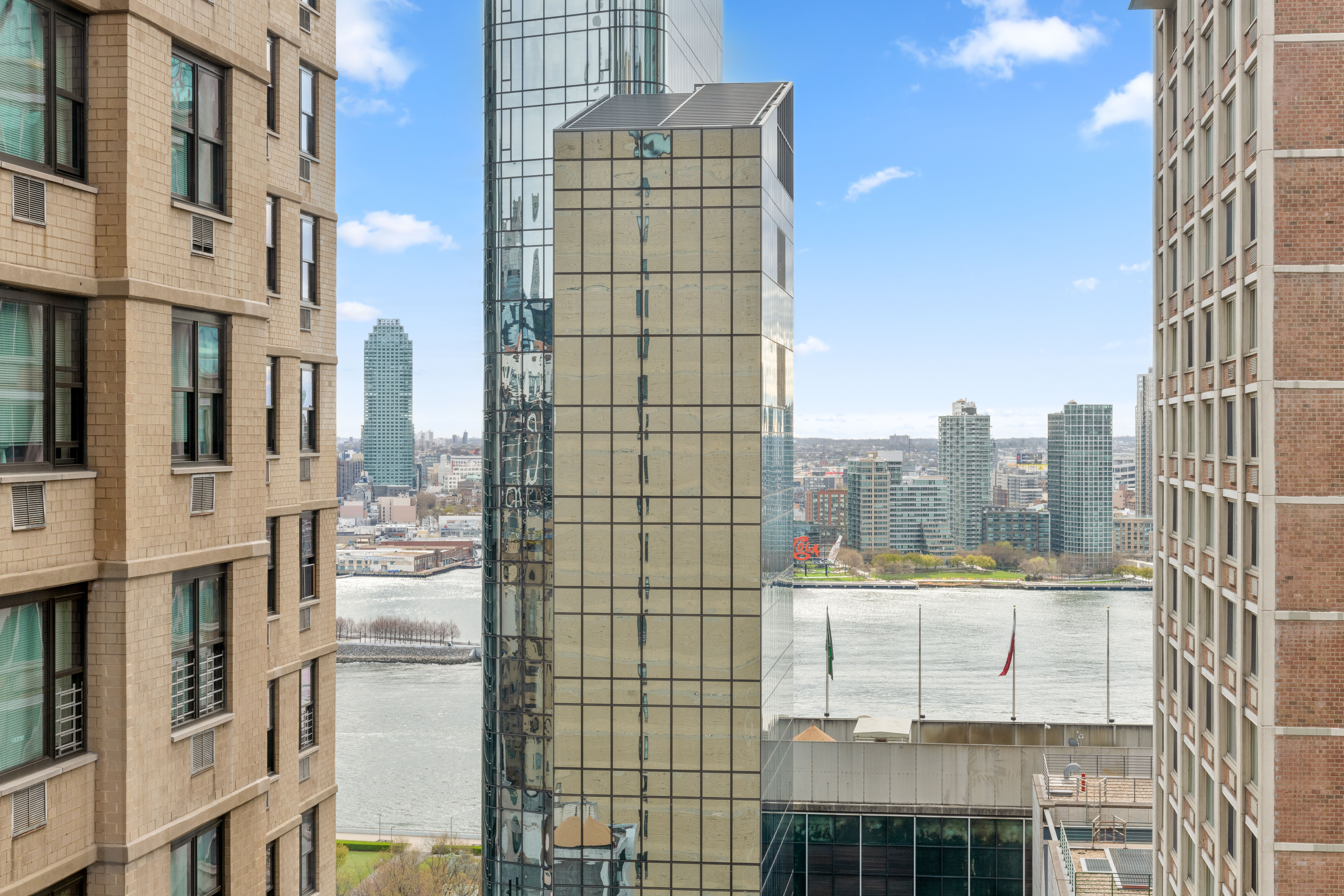 310 East 46th Street, Unit 19L Manhattan, NY 10017 - Photo 2 of 12