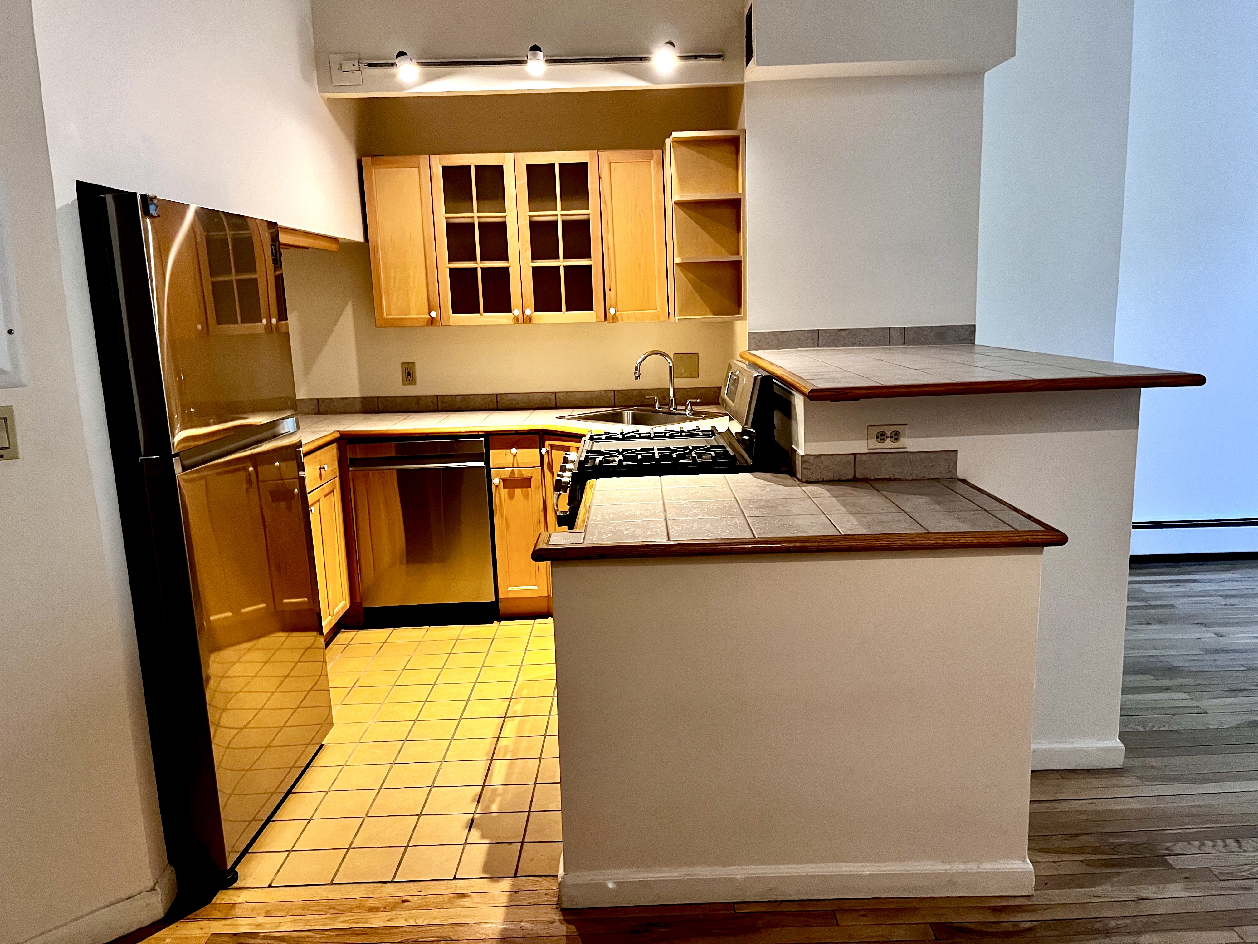 130 Barrow Street, Unit 208 Manhattan, NY 10014 - Photo 2 of 6