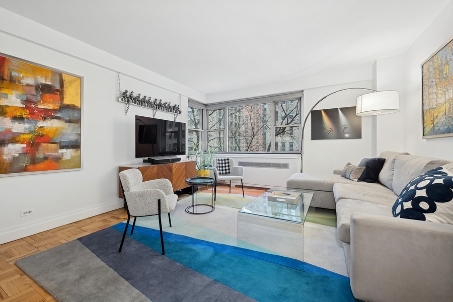 30 West 60th Street, Unit 6L Manhattan, NY 10019 - Photo 1 of 7