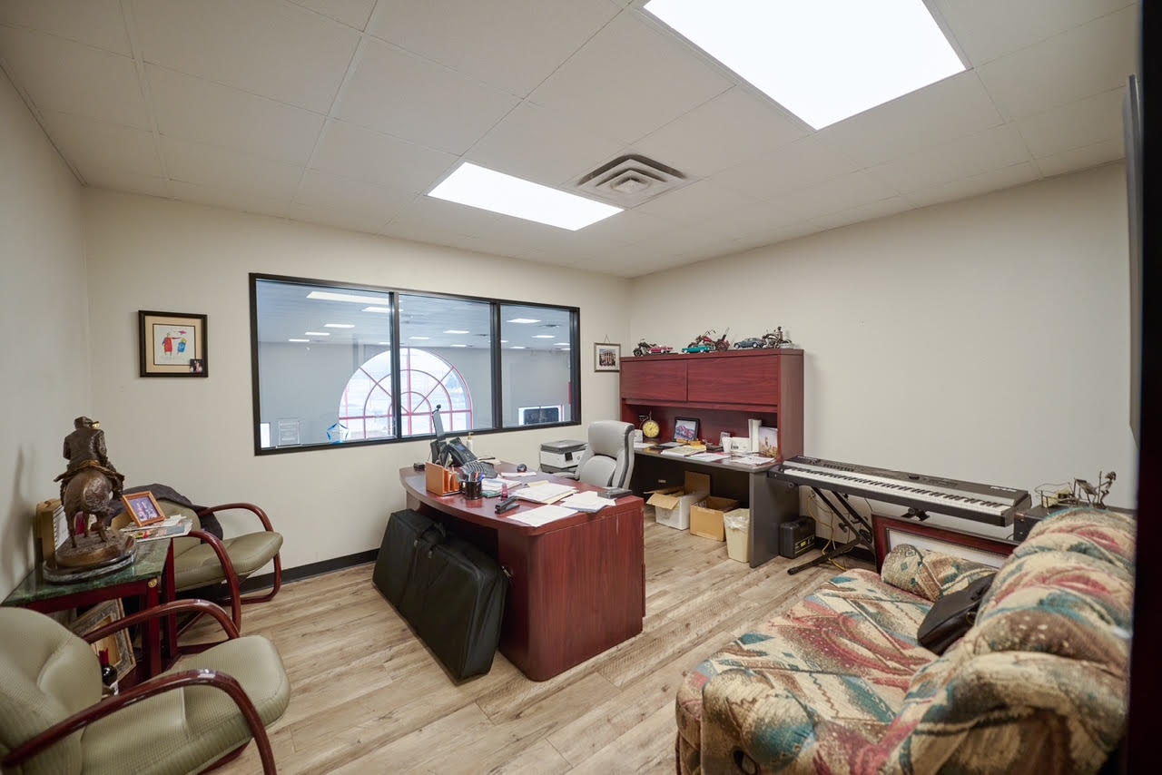 1902 East Central Texas Expressway Killeen, TX 76542 - Photo 55 of 61 a living room with furniture gym equipment and a large window