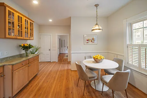 $1,989,000 | 48 Hawthorn Street, Unit 2, Cambridge, MA 02138