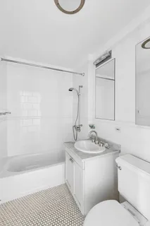 $1,120,000 | 425 5th Avenue, Unit 23D | Midtown South