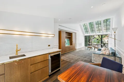 $9,975,000 | 241 East 48th Street | Midtown East