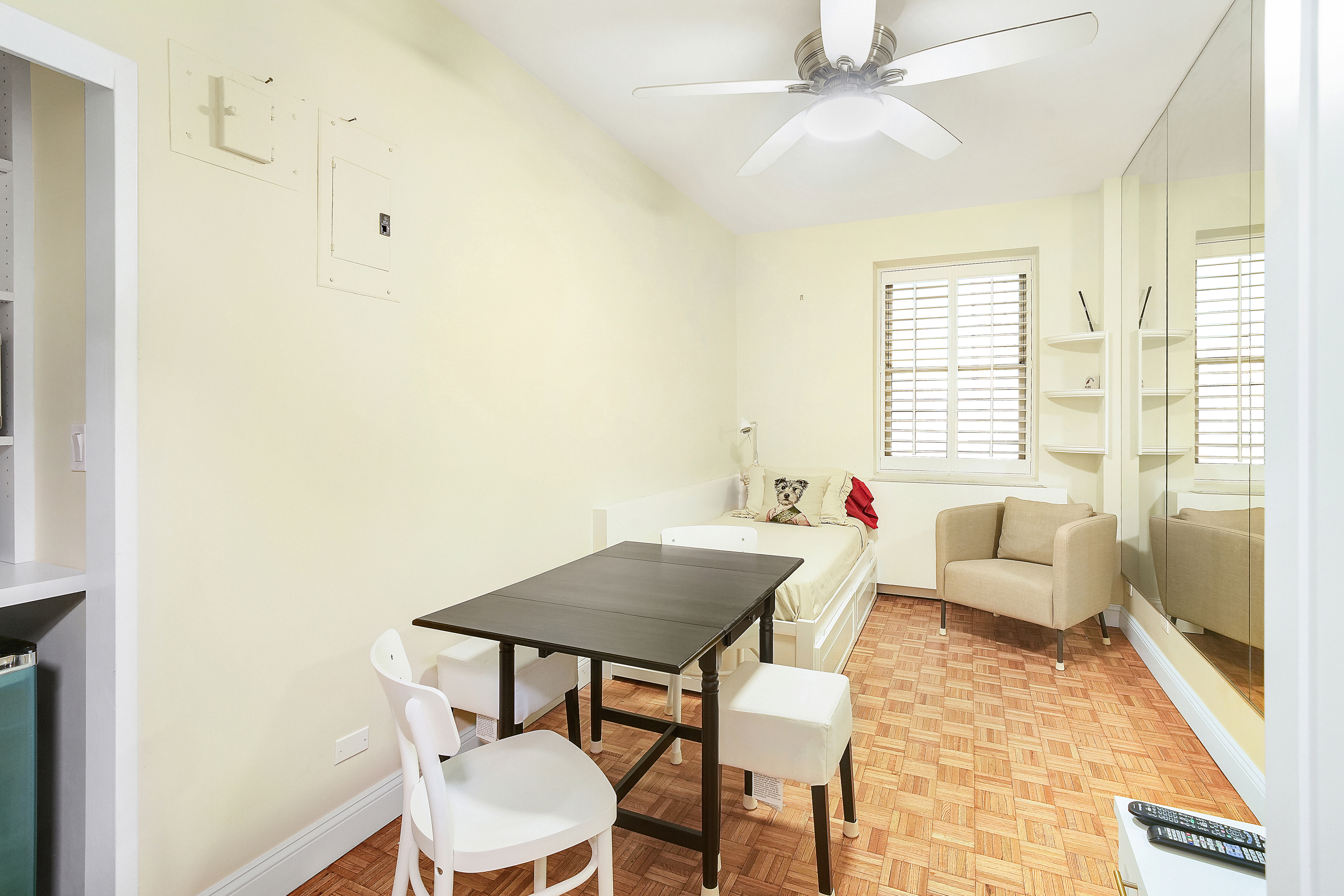 475 Park Avenue, Unit 3D5 Manhattan, NY 10022 - Photo 5 of 18 a living room with furniture and a large window