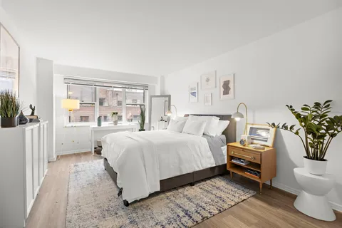 $1,075,000 | 400 East 54th Street, Unit 24E | Sutton Place