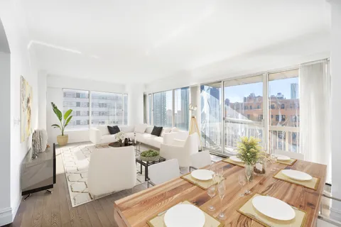 $2,000,000 | 200 East 69th Street, Unit 17C | Lenox Hill