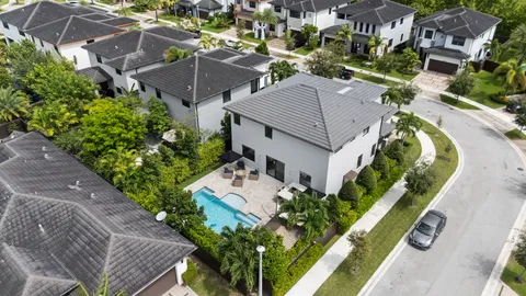$1,395,000 | 15450 Northwest 88th Avenue, Miami Lakes, FL 33018