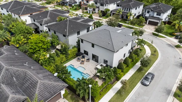 $1,290,000 | 15450 Northwest 88th Avenue, Miami Lakes, FL 33018