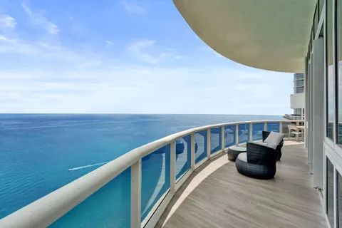 $3,149,000 | 15901 Collins Avenue, Unit 4301, Sunny Isles Beach, FL 33160