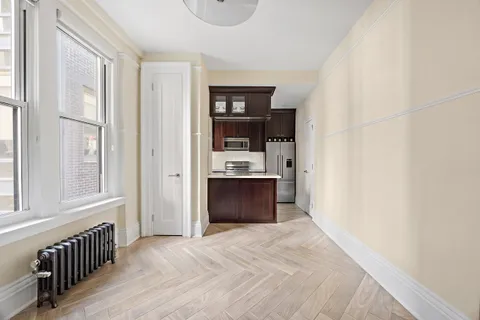 $1,495,000 | 200 West 54th Street, Unit 10K | Midtown Central