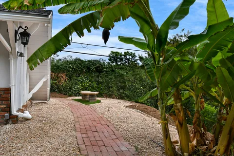 $2,599,000 | 4053 Harclare Lane, Encino, CA 91436