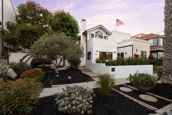 $4,498,000 | 207 21st Street, Huntington Beach, CA 92648