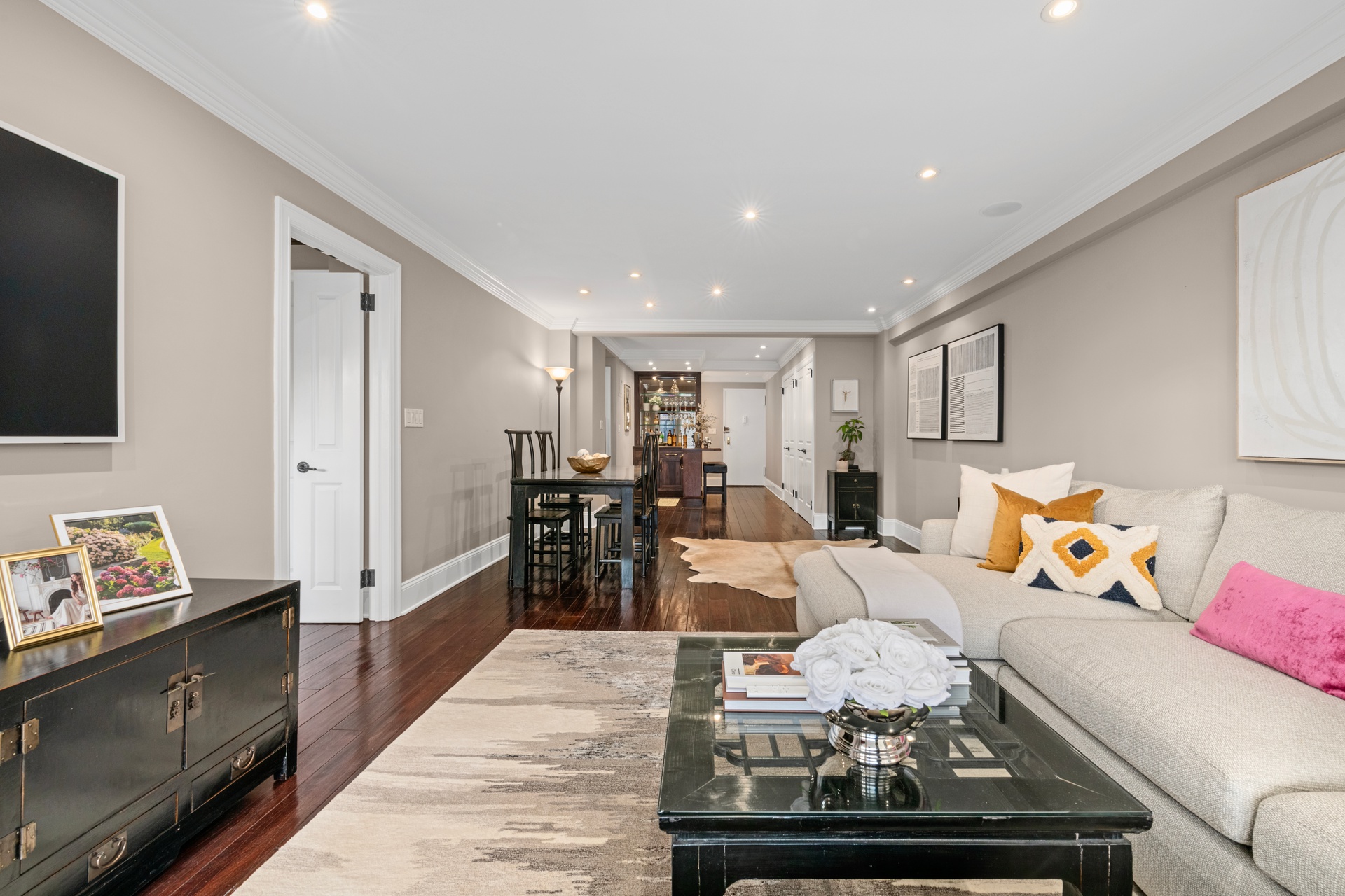40 East 9th Street, Unit 6M Manhattan, NY 10003 - Photo 3 of 22 a living room with furniture