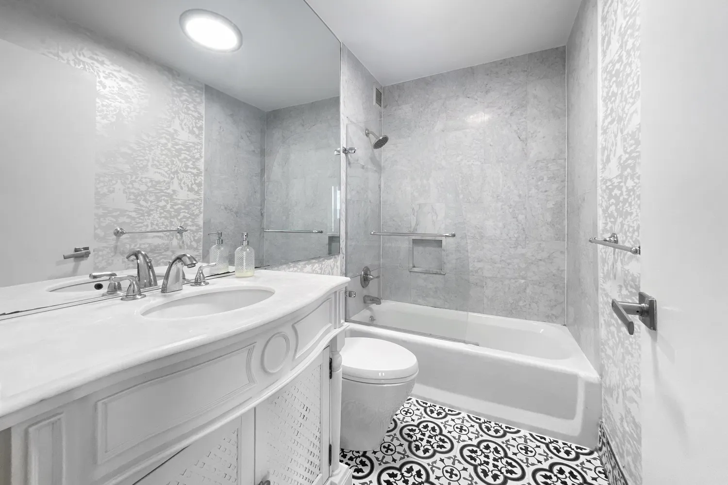 $5,750 | 330 East 38th Street, Unit 19Q | Murray Hill