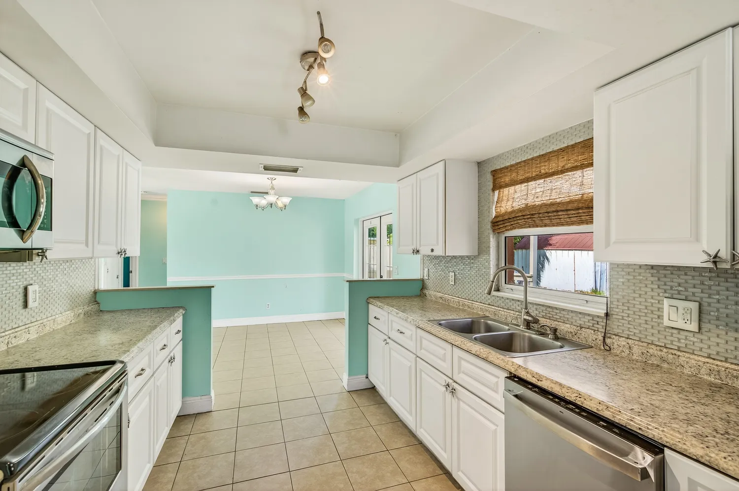 $330,000 | 2444 1st Place Southwest, Vero Beach, FL 32962