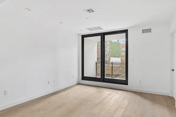 $795,000 | 44 Box Street, Unit 2R | Greenpoint