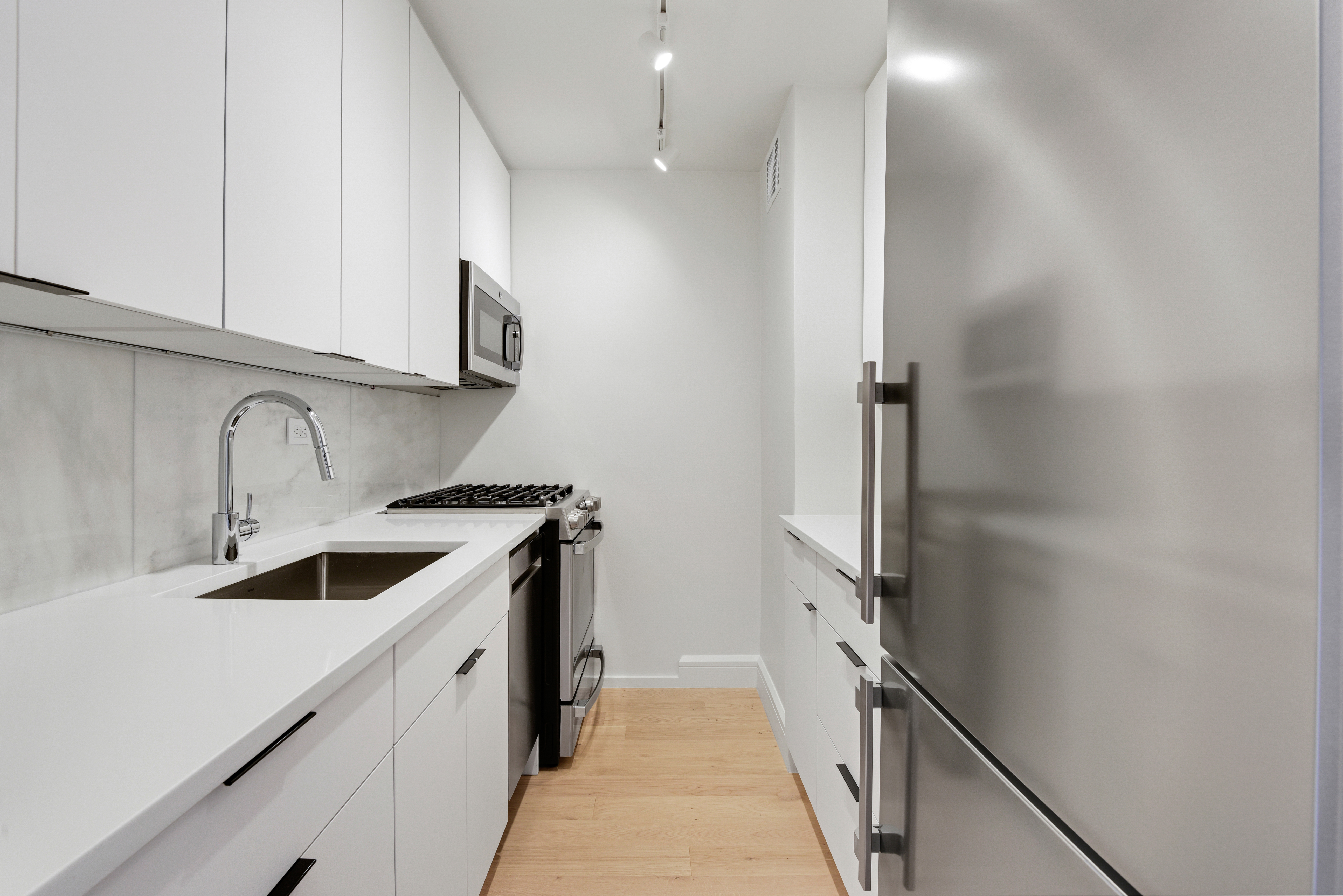 185 West End Avenue, Unit 26J Manhattan, NY 10023 - Photo 6 of 18 a kitchen with a sink and cabinets