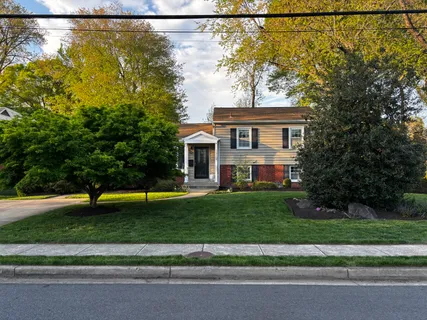 Contact Agent | 1212 Croton Drive, Alexandria, VA 22308